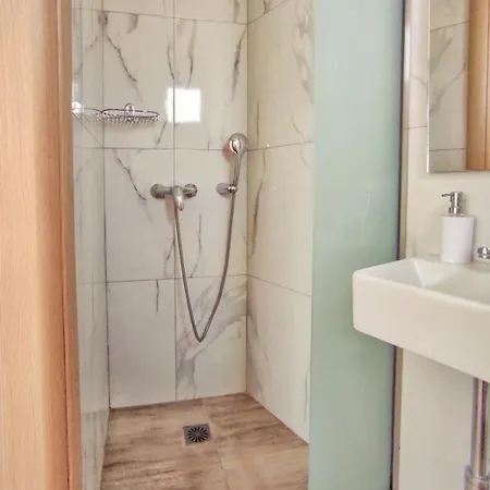 Yalos Maisonettes * 스칼라소티로스