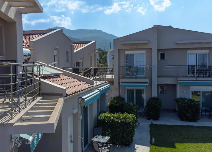 Yalos Maisonettes Casa de Férias *