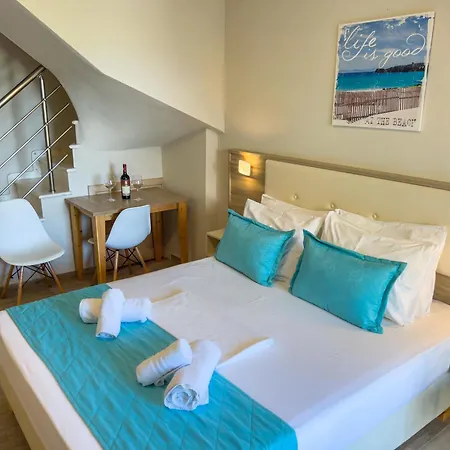 Yalos Maisonettes سكالا سوتيروس