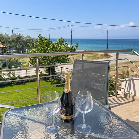 Yalos Maisonettes سكالا سوتيروس